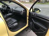 Аренда \ прокат Porsche Cayenne - Порше Кайен  цвет желтый с панорамной крышей
